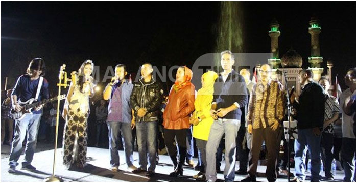 KONSER JAZZ ALON-ALON PEDULI KORBAN ASAP