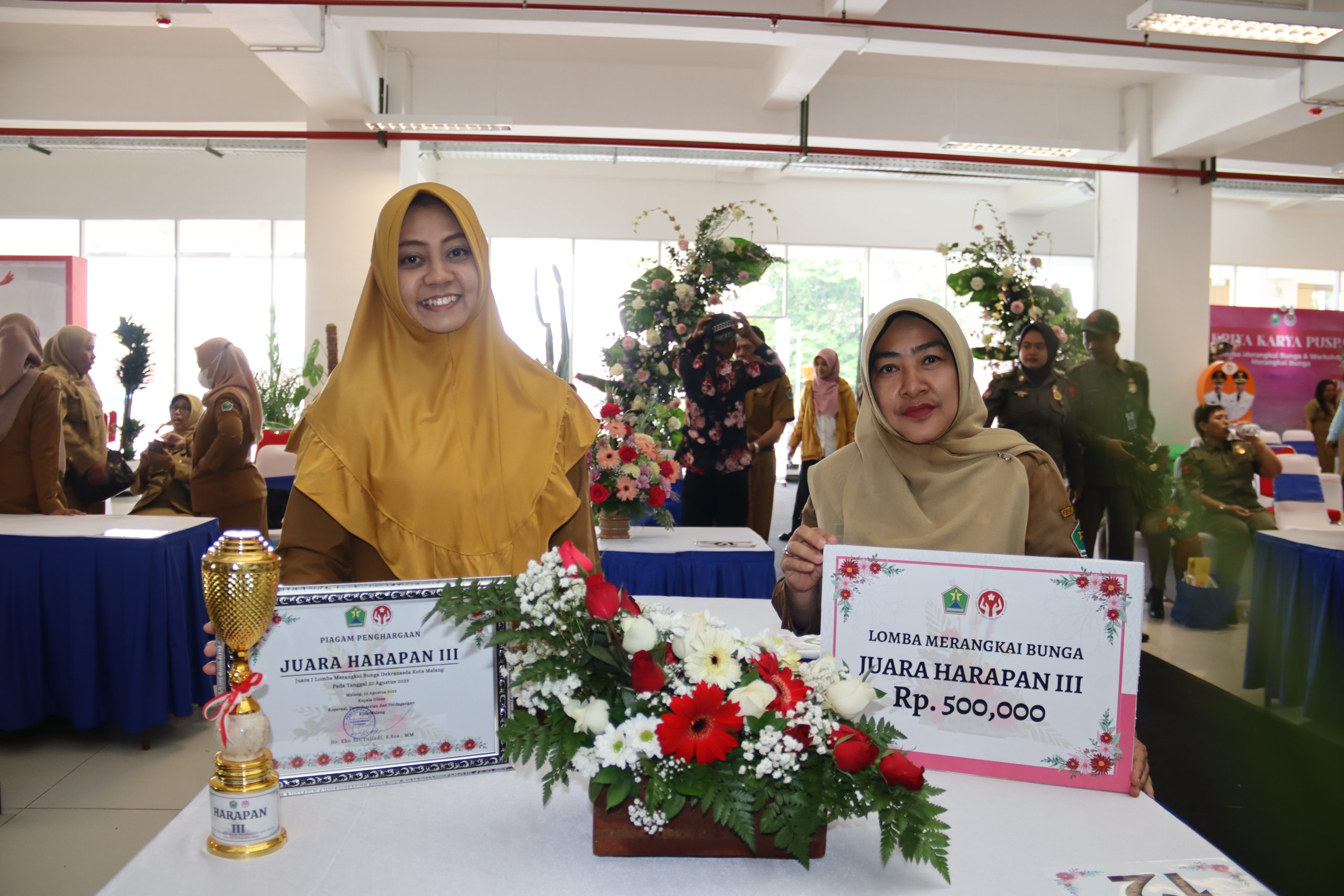 Disporapar Kota Malang Raih Juara Harapan 3 Lomba Merangkai Bunga