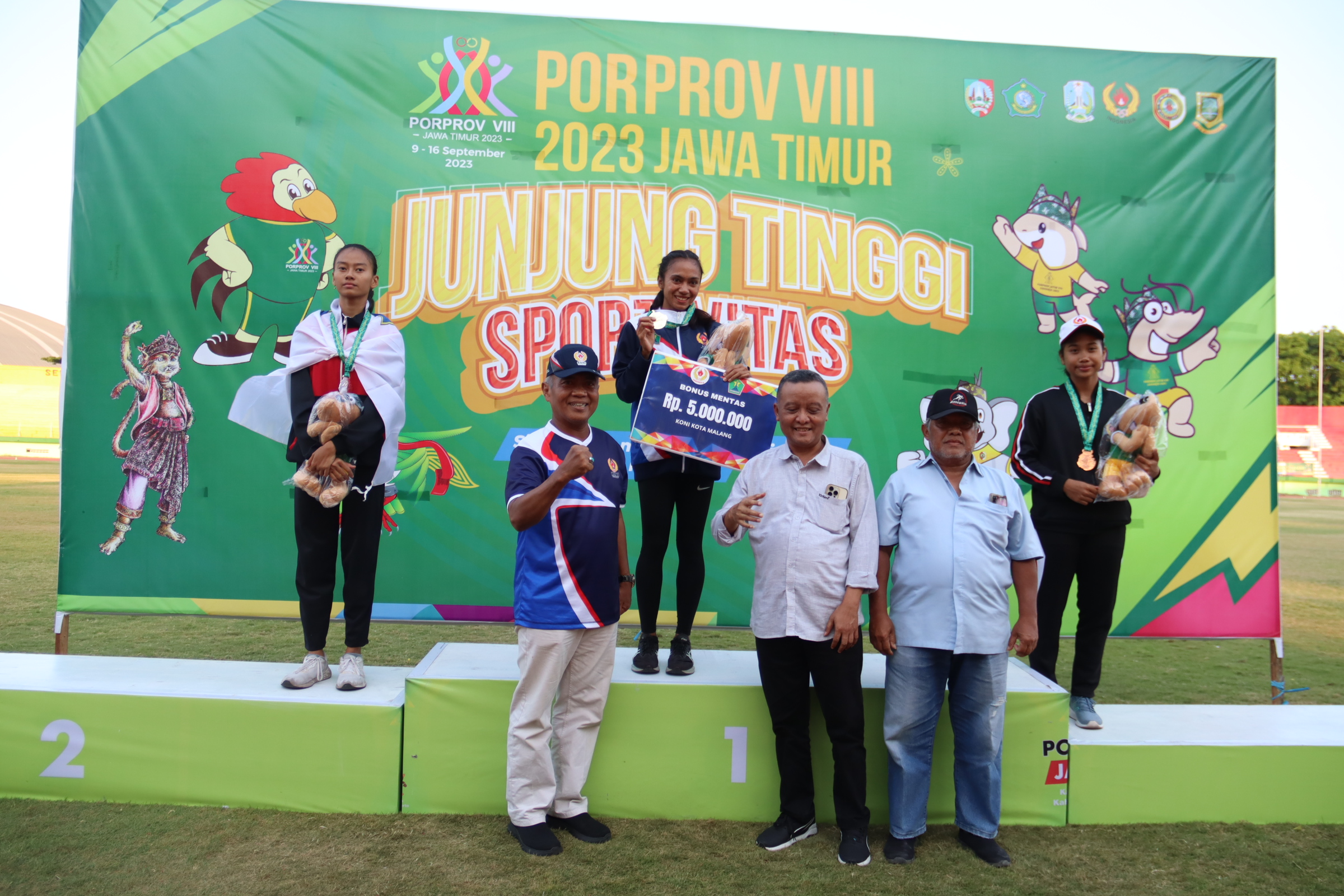 Kadisporapar Kota Malang Meninjau Atlet Kota Malang Porprov VIII Jatim