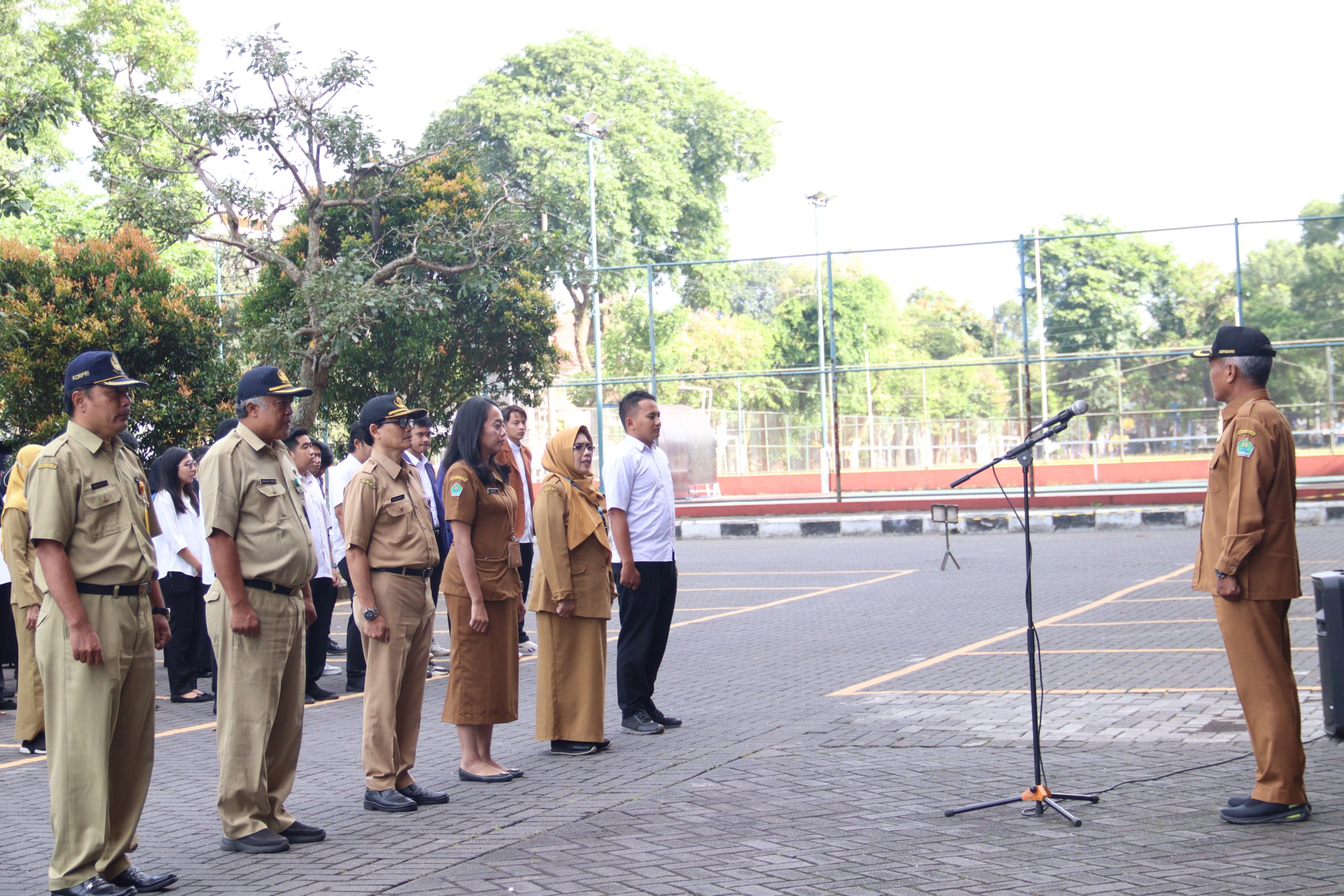 Apel Pagi, Kadisporapar Kota Malang Tekankan Disiplin Pakaian Dinas