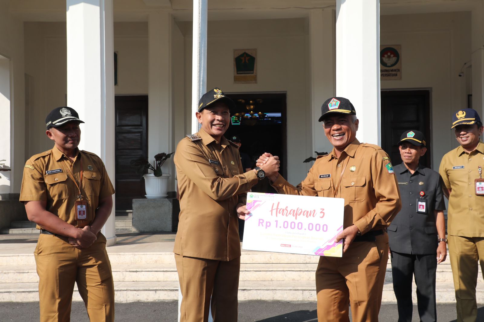 Penyerahan Penghargaan Lomba Arsip Tingkat OPD Pemkot Malang, Disporapar Kota Malang Raih Juara Harapan 3